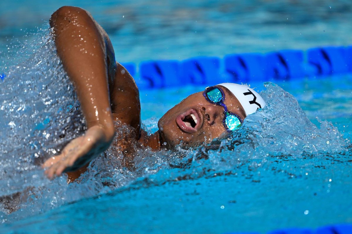 Dans cette finale européenne du 800m, j’ai eu mal mais j’ai fait le max pour aller chercher mon RP et cette 7e place. Une bonne performance malgré la saison compliquée, la préparation délicate, le Covid il y a 3 semaines.
Grand merci à ceux qui soutiennent 🫶🏾
Rdv Mercredi au 400m