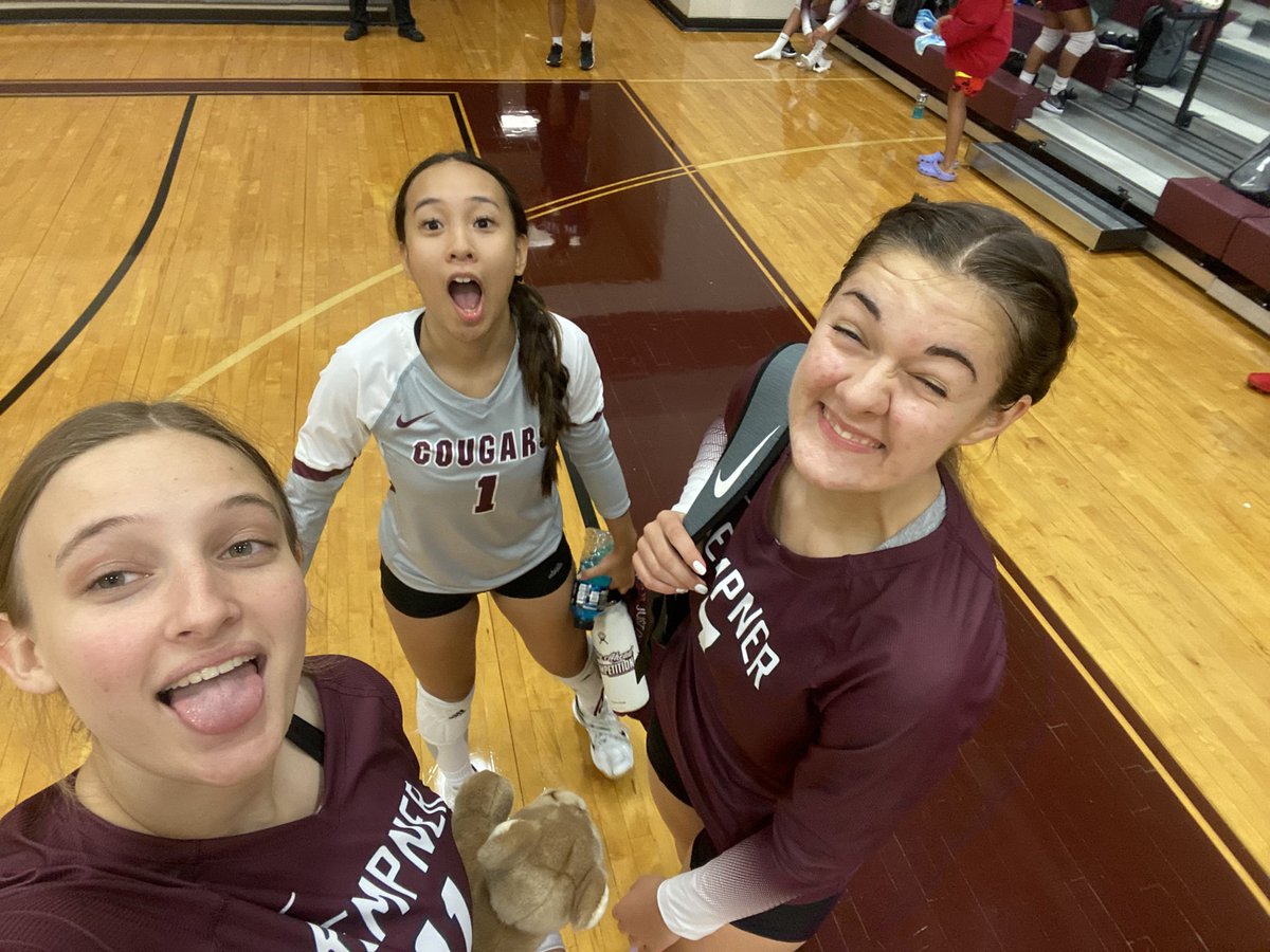 KempnerVb's tweet photo. First tourney in the books. Not the outcome we would have liked but put some W’s in the column and made improvements every day. Big thank you to Mrs. Ilagan and Mrs. Jimenez for taking care of lunch for the girls and all the parent support. Kempner PRIDE! @KHS_Cougars https://t.co/bxB9cBpQbj