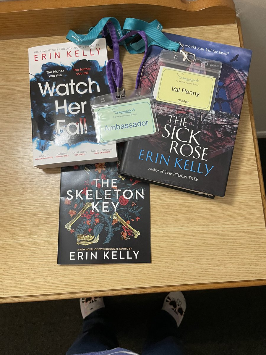 valeriepenny's tweet photo. #bookstoread #WritingCommunity #watchherfall #swanwick22 &amp; @mserinkelly It must be Swanwick Writers’ Summer School! https://t.co/6RFz9PcLjh