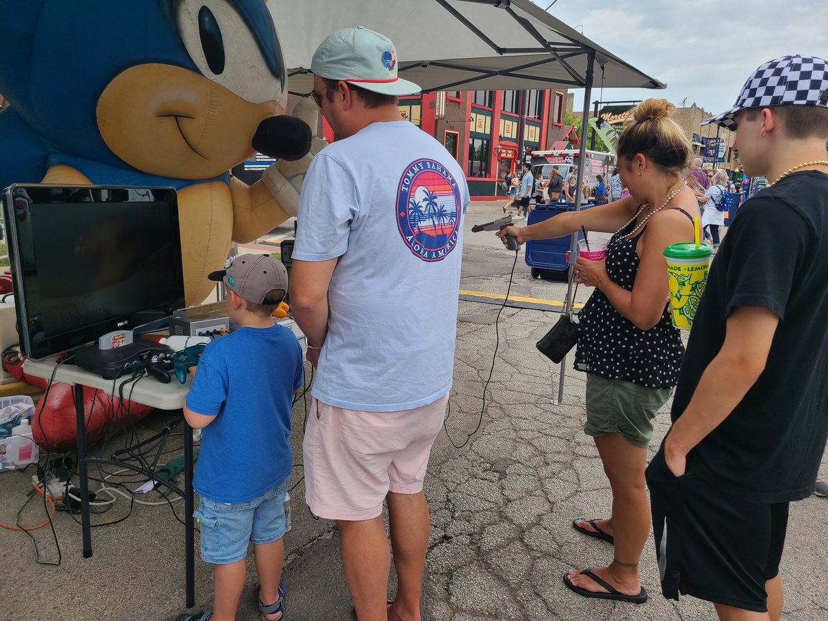 dimension_retro's tweet photo. Memories!!! Lots of people are reviving their childhood again ๐ #edisonparkfest #edisonpark #edisonparkfest2022 #parkridge #retrovideogamestore #videogamestore #retrogames #duckhunt #nintendo #sega #childhoodmemories https://t.co/ztkIJIHOVm