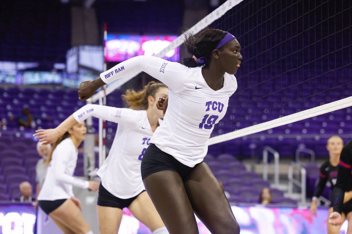 TCUvolleyball's tweet photo. Just having fun with it 🤙

All tied up at 1️⃣ here at the 2022 🟣 and ⚪️ Scrimmage 

#GoFrogs https://t.co/pKWtfLLgHA