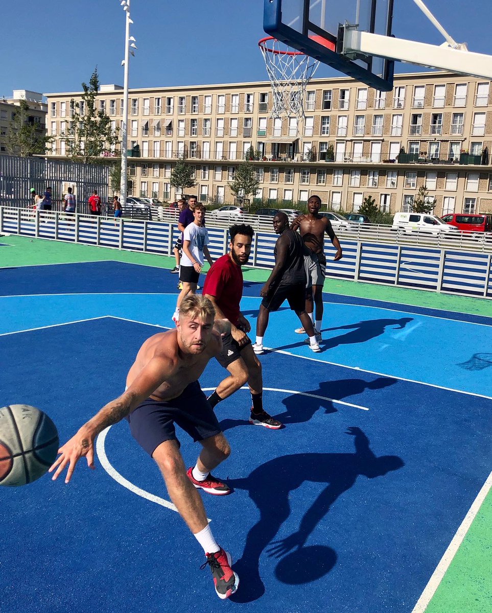 LHsansfiltre's tweet photo. Des basketteurs 🏀 hyper chauds dans la fournaise de l’après-midi 🤣💪👍😍👏 3x3 #canicule
Bravo les gars, j’étais dead rien qu’à prendre des photos 🤣💦#muma #🏀 #basketball #basket #basketteur #basketplayer #outdoor #lehavre #digue #sunnyday🌞@LH_LeHavre https://t.co/FMGjVc21jR