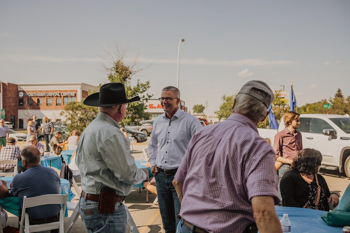An amazing way to wrap up the membership drive with nearly 500 people dropping by the family BBQ in Grande Prairie last night!

I'm humbled and grateful for the show of support.
👉 ToewsForAlberta.ca 
#ucpldr #ableg #TeamTravis #ToewsForAlberta