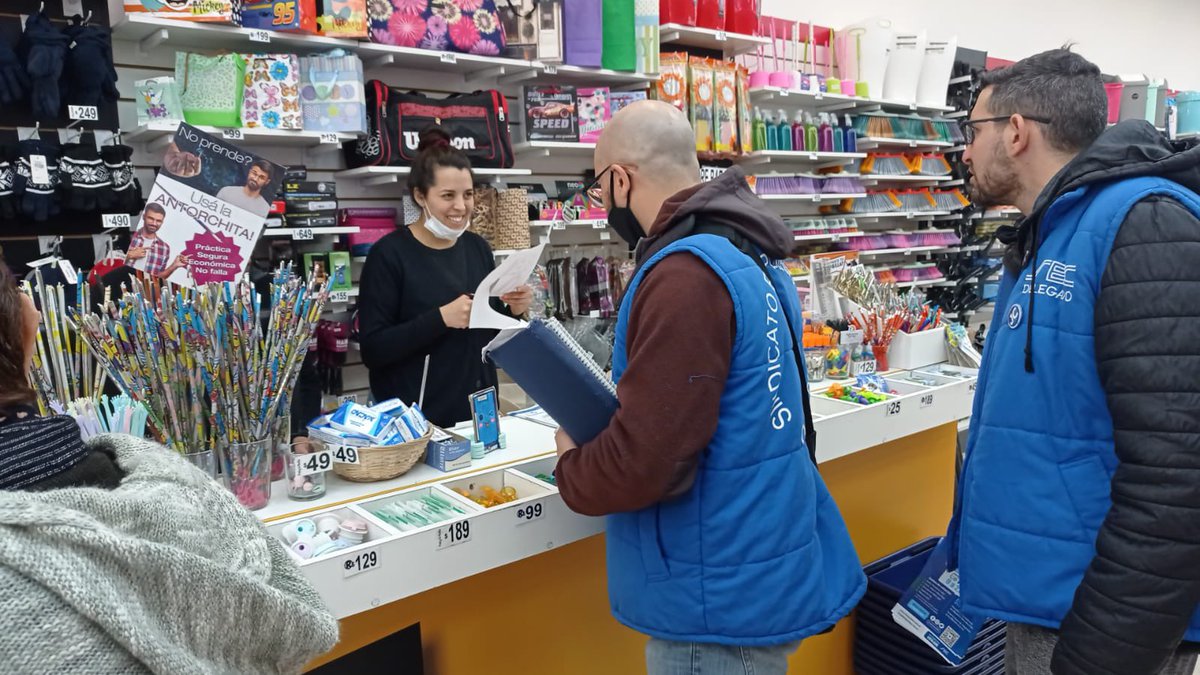 StreamComercio's tweet photo. Algunas imágenes de las recorridas de esta semana,visitando y escuchando a cada uno de los compañeros y compañeras,acercando nuestros beneficios y compartiendo una mirada del sindicato que se viene después de las elecciones🗳15/9 @ListaAzulSEC 

@CarlosPerezSEC @Sergio_OrtizOk https://t.co/K88kM81ELD