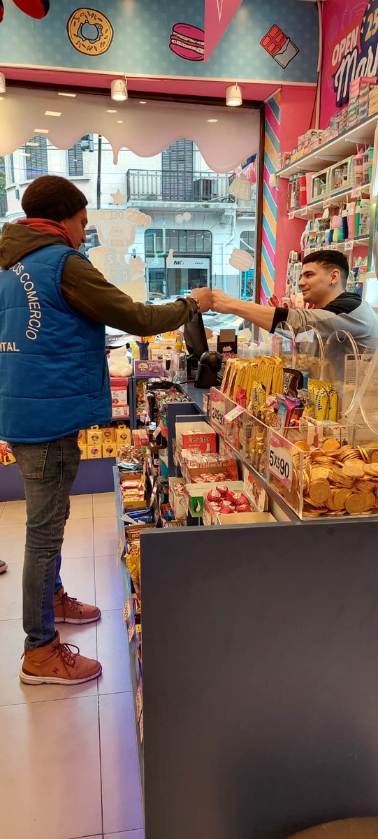 StreamComercio's tweet photo. Algunas imágenes de las recorridas de esta semana,visitando y escuchando a cada uno de los compañeros y compañeras,acercando nuestros beneficios y compartiendo una mirada del sindicato que se viene después de las elecciones🗳15/9 @ListaAzulSEC 

@CarlosPerezSEC @Sergio_OrtizOk https://t.co/K88kM81ELD