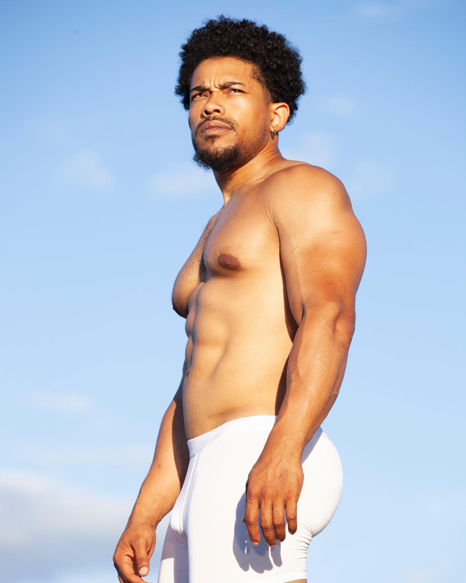 Sageof_SixPacks's tweet photo. #Saturday #Sun ☀️✨🤌🏽 @taniunderwear https://t.co/uR1Cr240Kg