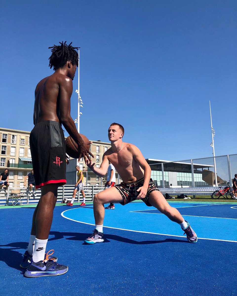 LHsansfiltre's tweet photo. Des basketteurs 🏀 hyper chauds dans la fournaise de l’après-midi 🤣💪👍😍👏 3x3 #canicule
Bravo les gars, j’étais dead rien qu’à prendre des photos 🤣💦#muma #🏀 #basketball #basket #basketteur #basketplayer #outdoor #lehavre #digue #sunnyday🌞@LH_LeHavre https://t.co/SR42jzRFmV