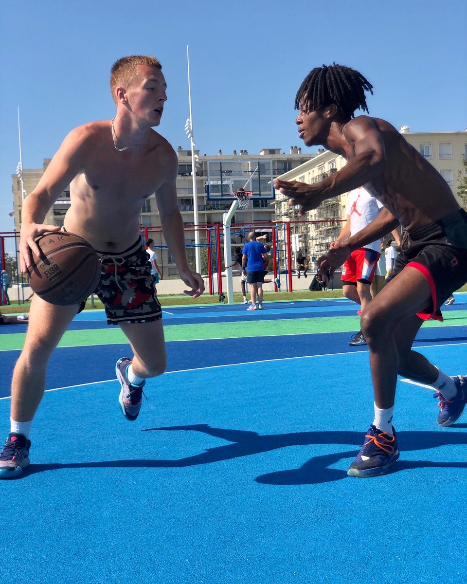 LHsansfiltre's tweet photo. Des basketteurs 🏀 hyper chauds dans la fournaise de l’après-midi 🤣💪👍😍👏 3x3 #canicule
Bravo les gars, j’étais dead rien qu’à prendre des photos 🤣💦#muma #🏀 #basketball #basket #basketteur #basketplayer #outdoor #lehavre #digue #sunnyday🌞@LH_LeHavre https://t.co/SR42jzRFmV