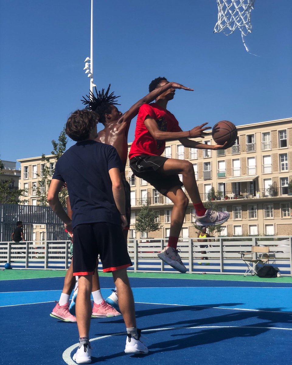 LHsansfiltre's tweet photo. Des basketteurs 🏀 hyper chauds dans la fournaise de l’après-midi 🤣💪👍😍👏 3x3 #canicule
Bravo les gars, j’étais dead rien qu’à prendre des photos 🤣💦#muma #🏀 #basketball #basket #basketteur #basketplayer #outdoor #lehavre #digue #sunnyday🌞@LH_LeHavre https://t.co/SR42jzRFmV