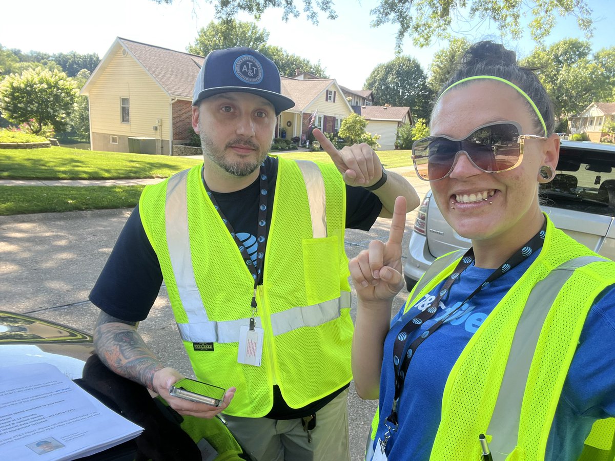 ElfenLyndsie's tweet photo. Stl Fiber Team out here killing it!!! https://t.co/FVoWvVQPHj