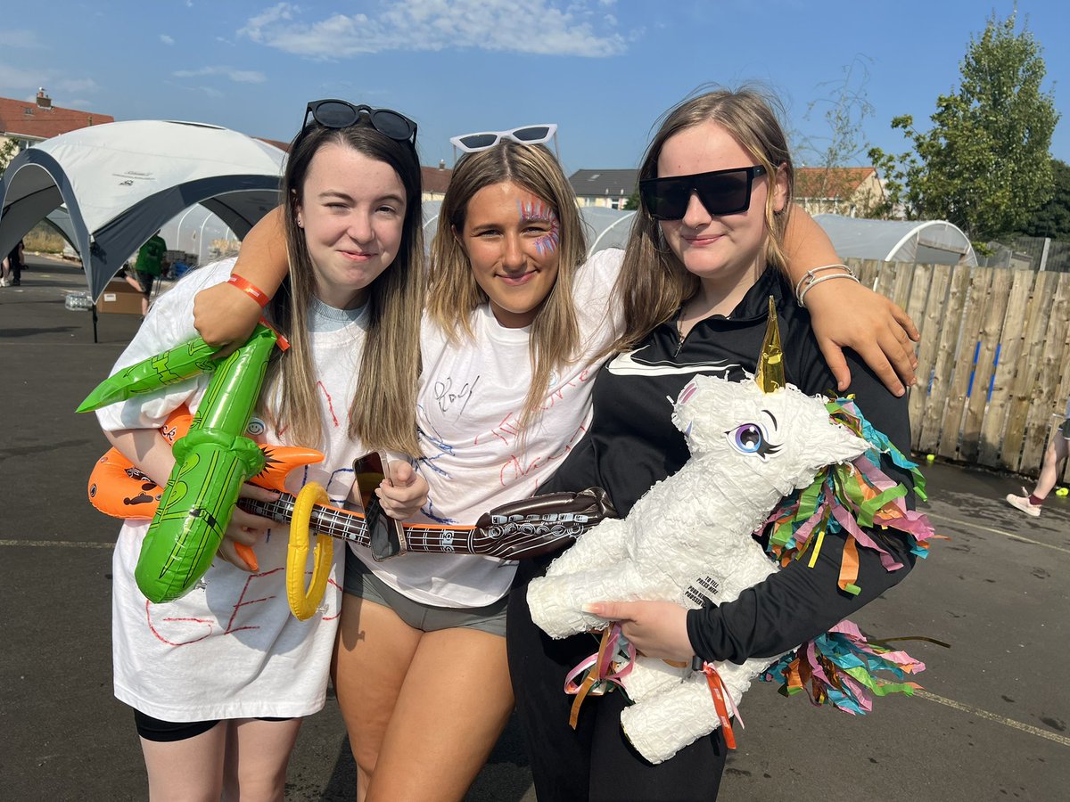 CLD_SAC's tweet photo. Thanks to the 300+ young people that attended Bounce Festival today, we hope you had a great time! π Live music, food & lots of other exciting entertainment for young people aged 10-18 living in South Ayrshire - all totally free of charge! πΈπ€βοΈ
#SACBounceFestival
#SASummer22 https://t.co/R4BqMygCcJ