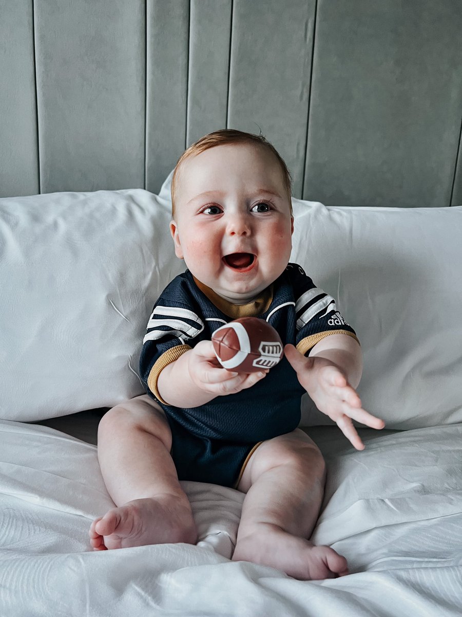 LindsayRoBrown's tweet photo. Future OL prodigy at Notre Dame (class of 2040) ☘️ https://t.co/ZtU94JOEsL