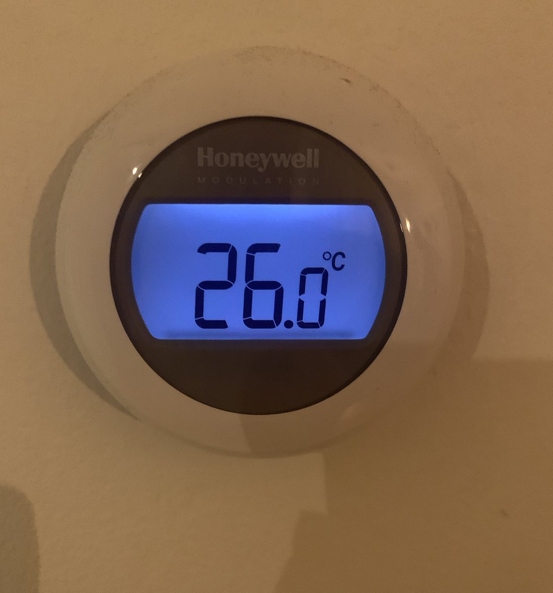 hetisemma's tweet photo. om ook ons steentje bij te dragen aan het tegengaan van klimaatverandering hebben wij er dit jaar voor gekozen om tijdens onze vakantie de thermostaat op 26ยฐC te zetten in plaats van de gebruikelijke 28ยฐC.
fijn om door zo iets kleins bij te dragen aan een beter wereld! https://t.co/gw9E4ZCu4R
