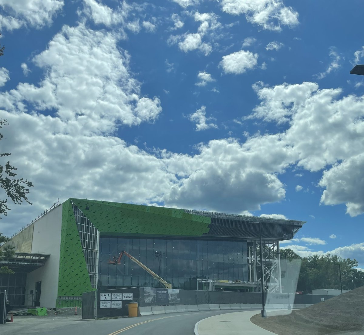 russbites's tweet image. Future home of UConn Hockey. The boys were working on a Saturday. #AlmostOctober
