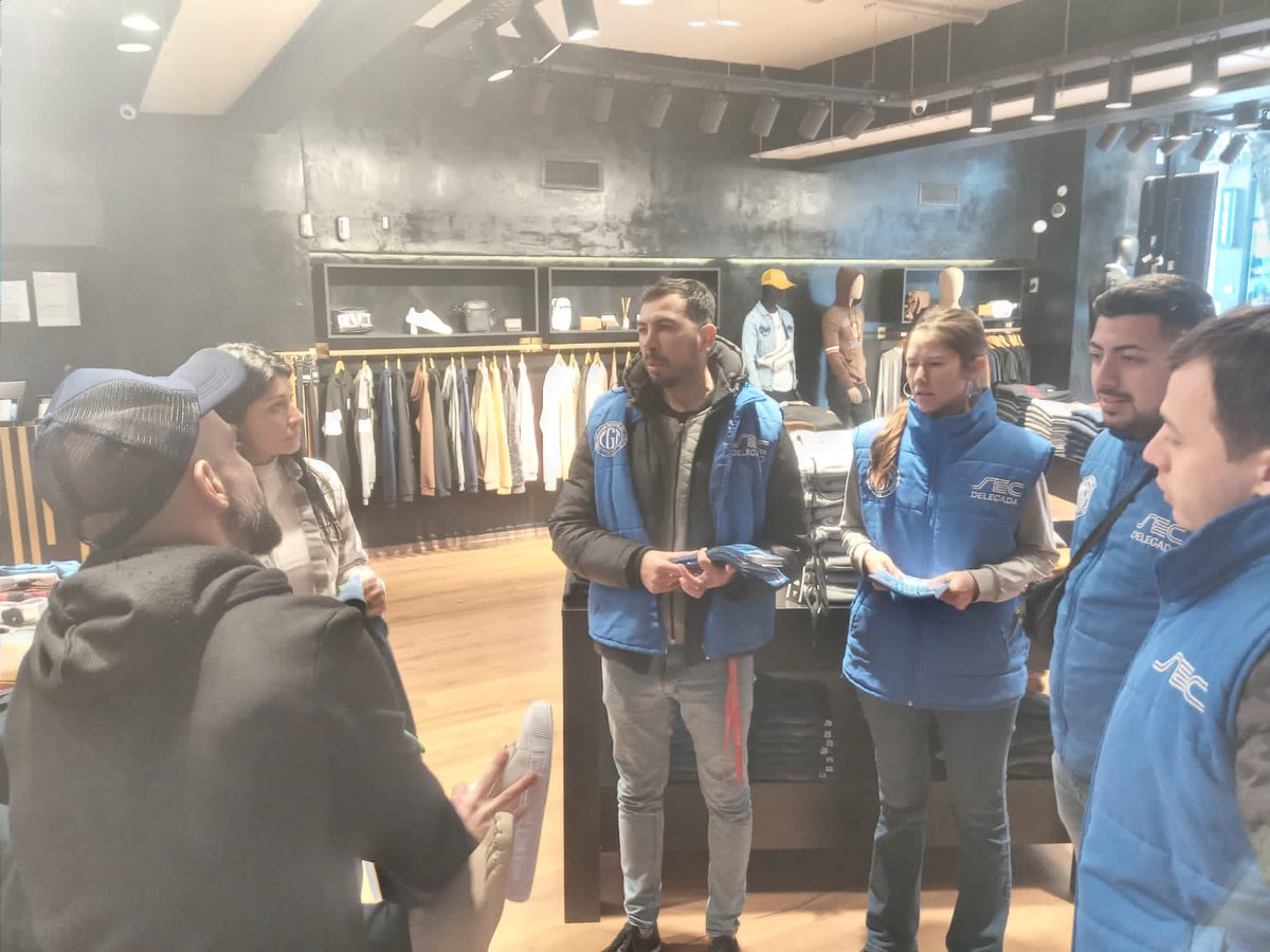 Escuchando el testimonio de los compañeros y de las compañeras 

#ContaConNosotrosContamosConVos

<a href="/CarlosPerezSEC/">Carlos Pérez</a> <a href="/sabriparedessec/">Sabrina Paredes</a> <a href="/ListaAzulSEC/">Lista Azul SEC</a> <a href="/Sergio_OrtizOk/">Sergio Ortiz</a>