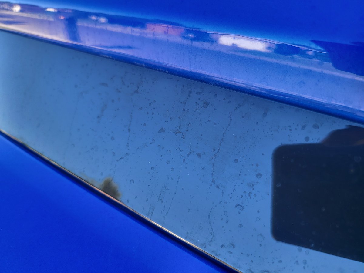 angelpintor's tweet photo. @Armor_All I'm loving the custom streaks left behind from the ceramic car wash you guys are trying to sell off as fast as you can on Amazon. I get to wash and clay bar my car all over again. https://t.co/kfvohQzWuM