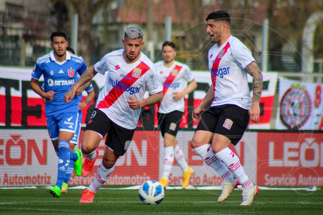 CuricoAlbirrojo's tweet photo. #ModoCuri 🔥 ¡Fiesta curicana!
Al término del primer tiempo, Curicó Unido vence 1-0 a Universidad de Chile.
👉 Yerko Leiva anotó a los 2 minutos. A los 45’ la visita se quedó con uno menos por expulsión de Álvaro Braun.
(📸 Gonzalo Basualto) https://t.co/70tWV5MyIT