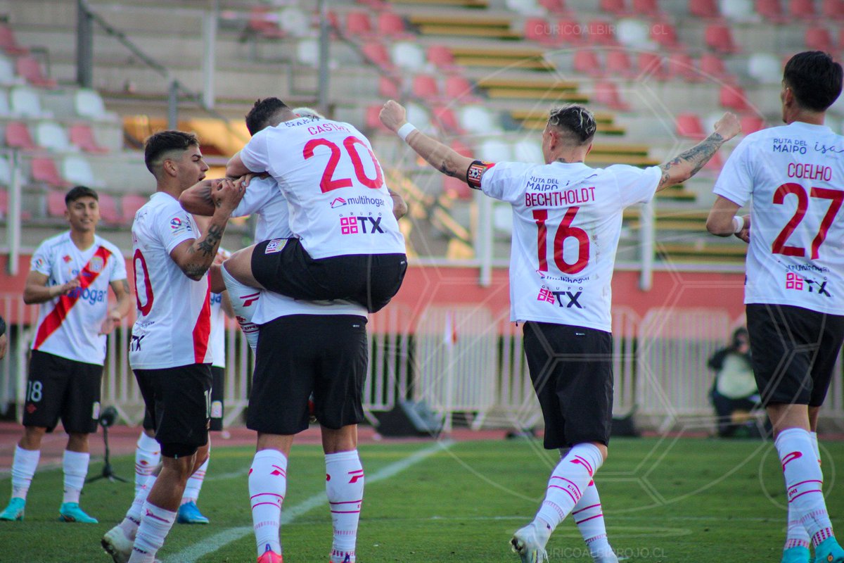 CuricoAlbirrojo's tweet photo. #ModoCuri ¡el Albirrojo 2-1 arriba! 👏
A los 61 minutos, Rodrigo Holgado aprovechó y anotó el 2-1 justo instantes después del empate azul.
Los curicanos siguen con uno más en cancha 👀 https://t.co/lD1y0kUpNh
