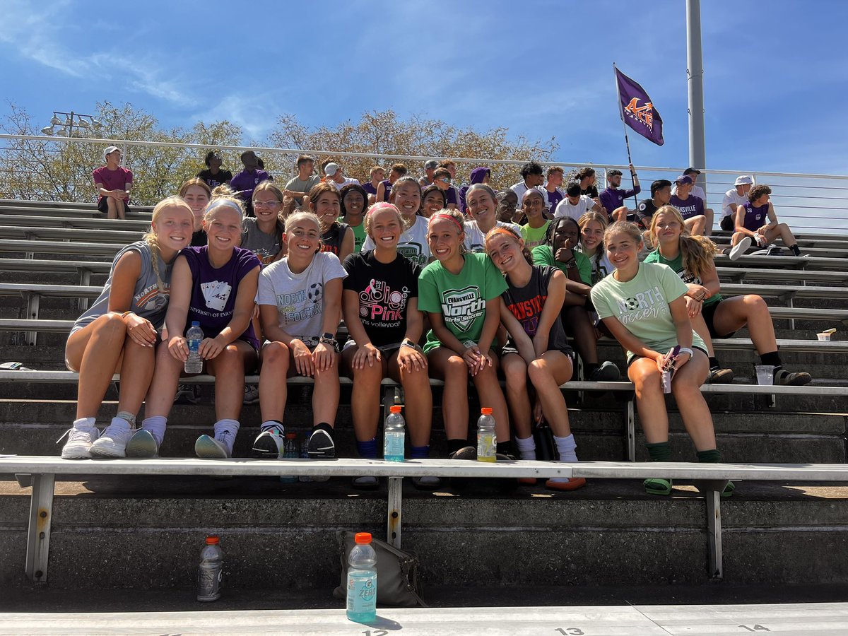 EVVNORTHGIRLSSO's tweet photo. Great day watching our girl @kaylee_woos make her college debut with @UEAthleticsWSOC 💕 #goaces #gohuskies https://t.co/StjcS57iuT