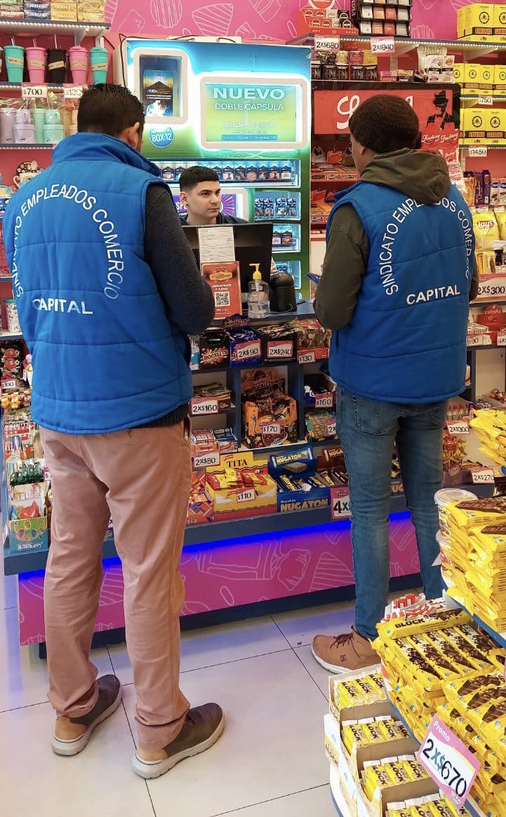 StreamComercio's tweet photo. Esta semana también, seguimos trabajando desde la cercanía, la presencia, recorriendo, dialogando porque  contamos con vos, pero vos contás con nosotros. 
Avanzar en este presente es posible desde la participación de todos y todas. @CarlosPerezSEC @sabriparedessec @Sergio_OrtizOk https://t.co/Wk49wyqcR9