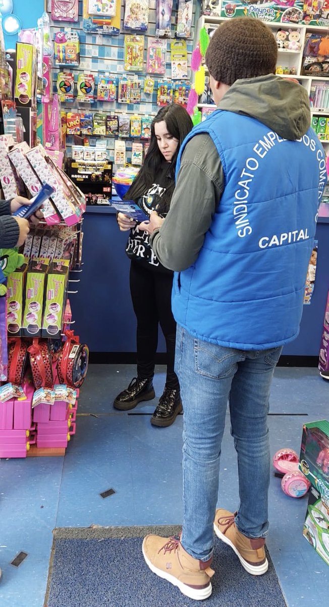 StreamComercio's tweet photo. Esta semana también, seguimos trabajando desde la cercanía, la presencia, recorriendo, dialogando porque  contamos con vos, pero vos contás con nosotros. 
Avanzar en este presente es posible desde la participación de todos y todas. @CarlosPerezSEC @sabriparedessec @Sergio_OrtizOk https://t.co/Wk49wyqcR9