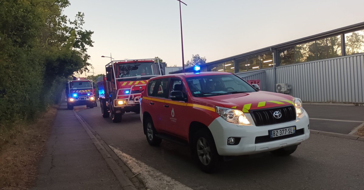 SDIS57's tweet photo. #RenfortsFDF🔥🚒
Départ de la #CSTL ce soir du module mosellan de renfort zonal - Colonne Charlie composée de différents CCF de la zone Est - engagé au profit du SDIS88 pour un feu qui a débuté vers 16h.
Merci à nos SP pour leur mobilisation et bon courage.
Photos: SDIS57 DR https://t.co/AM9ru3iSpO