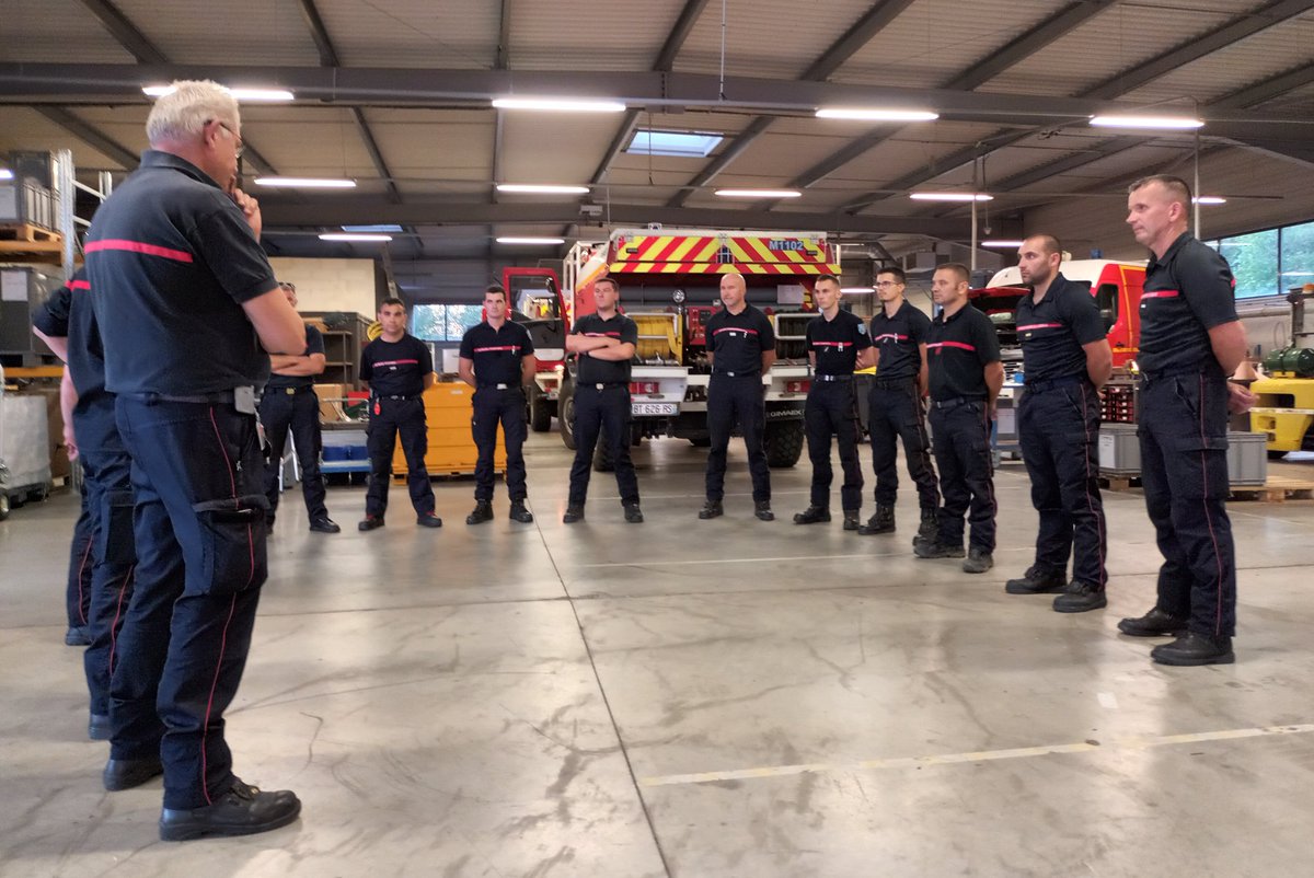 SDIS57's tweet photo. #RenfortsFDF🔥🚒
Départ de la #CSTL ce soir du module mosellan de renfort zonal - Colonne Charlie composée de différents CCF de la zone Est - engagé au profit du SDIS88 pour un feu qui a débuté vers 16h.
Merci à nos SP pour leur mobilisation et bon courage.
Photos: SDIS57 DR https://t.co/AM9ru3iSpO
