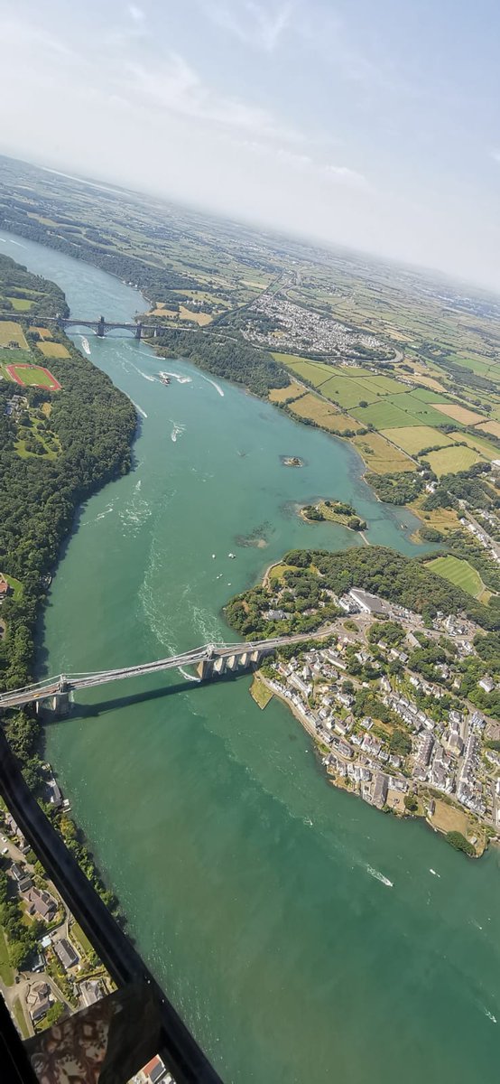 BeerGeek5's tweet image. Really nice views on a perfect day flying over Caernarfon. Happy 40th birthday Mrs Beergeek.