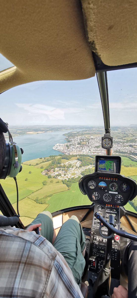 BeerGeek5's tweet image. Really nice views on a perfect day flying over Caernarfon. Happy 40th birthday Mrs Beergeek.