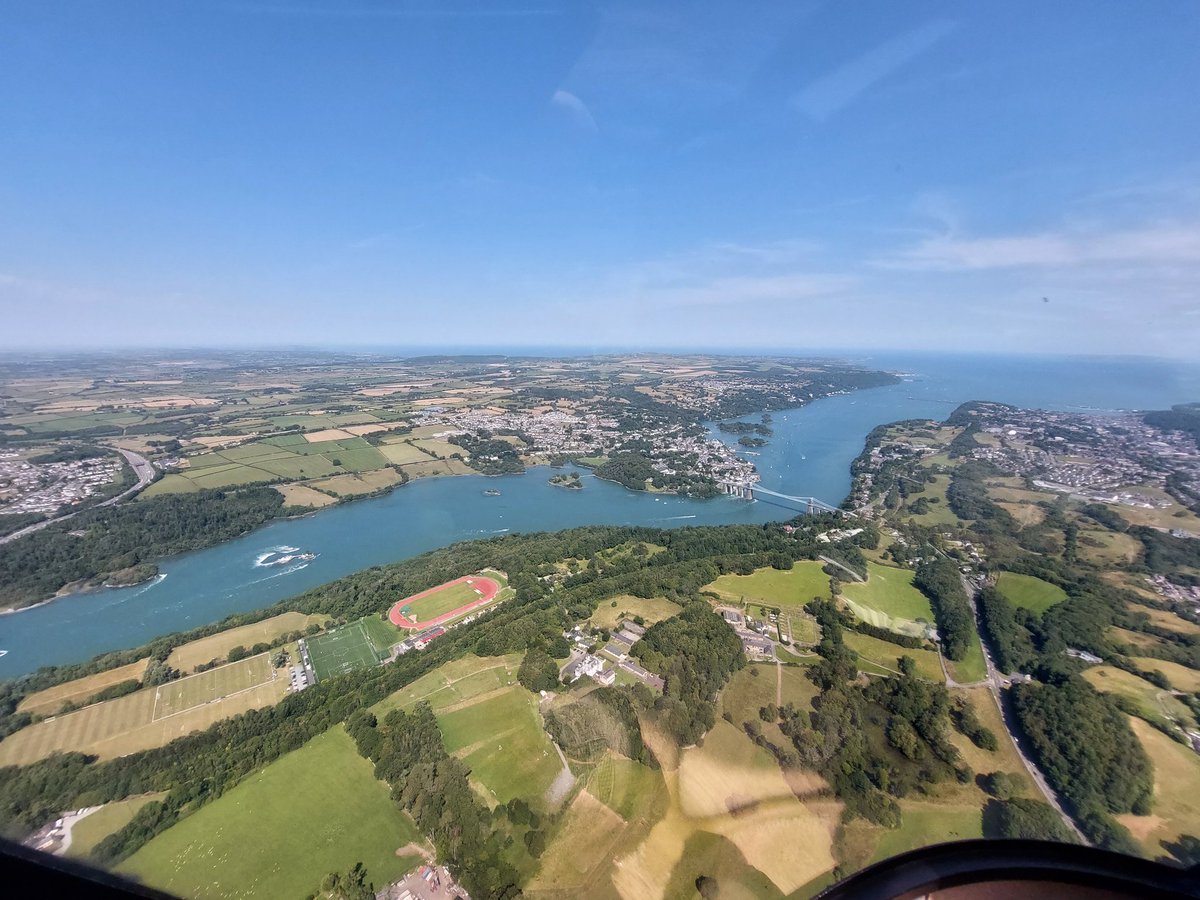 BeerGeek5's tweet image. Really nice views on a perfect day flying over Caernarfon. Happy 40th birthday Mrs Beergeek.