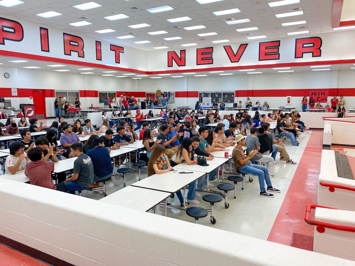 HarlingenStuCo's tweet photo. Sophomore Safari was a blast! #HHSStuCo #CSND #CardinalLand https://t.co/vcCNtYB9UN