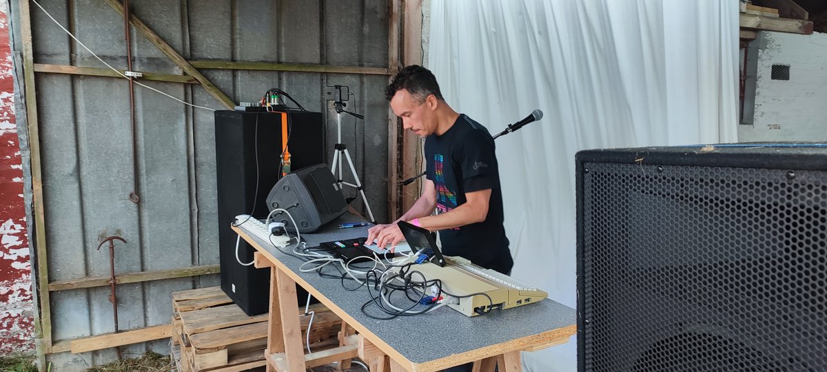 PainPerdu8bit's tweet photo. #CHIPWRECKED 2022 DAY 3, Another contender from France, and one of my favourite sets of the day: it's @dma_sc and his trusty, fat-as-fuck Atari ST Demo tunes. Can't believe this was his first live performance. Absolute legend. https://t.co/8MhZ5L4JcY