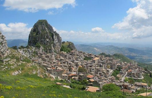 LalyAvefenixg1's tweet photo. Caltabellotta, Sicilia #naturaleza #pintoresco https://t.co/zKvuDEAEED