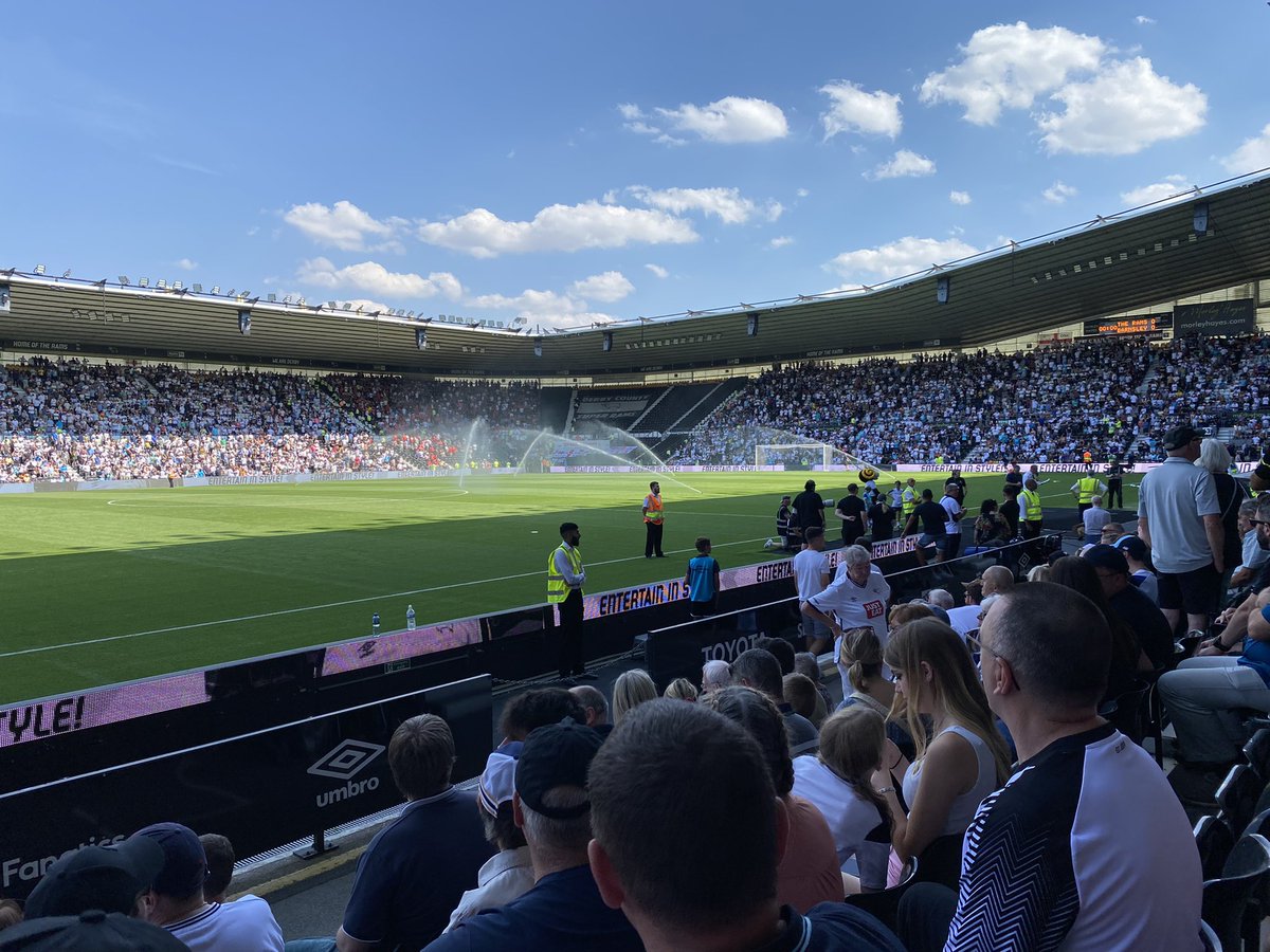 monkeykez's tweet image. Another ground done today for Hughie and Freddie’s 100 ground challenge  8/100 @dcfcofficial and what a reception they received at half time from every corner of the ground! The @dcfcofficial and @BarnsleyFC fans were magnificent! 👏🏻👏🏻 🤍🖤#cancerhasnocolours