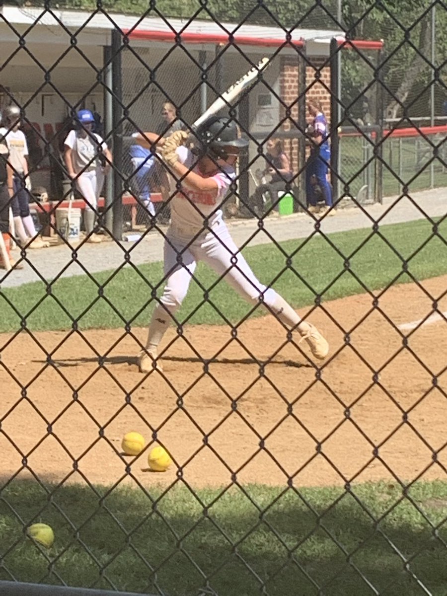 CarolineBurdsal's tweet photo. Thank you @lynchburg_sb for hosting such an amazing camp today! It was great meeting some players and learning new drills before the scrimmage game. https://t.co/1OGaoEOQ0L