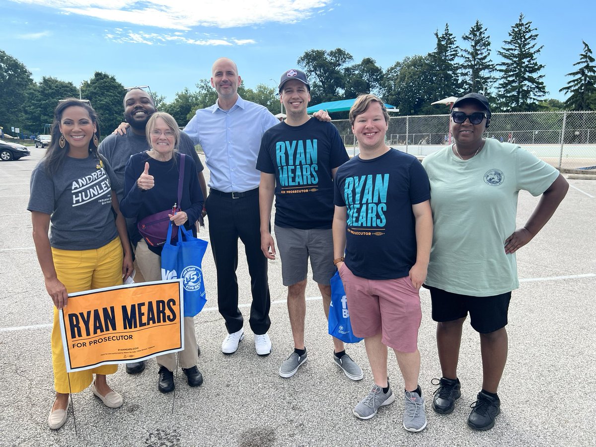 AndreaHunley_IN's tweet photo. 🚪 We joined @ryanmearsindy to canvass today and connected with 200+ voters. 🗳 

Folks are fired up 🔥 and ready to show up at the polls in November. Want to join #TeamHunley? https://t.co/sryGbOMq07 https://t.co/DqxmS1w2Zw