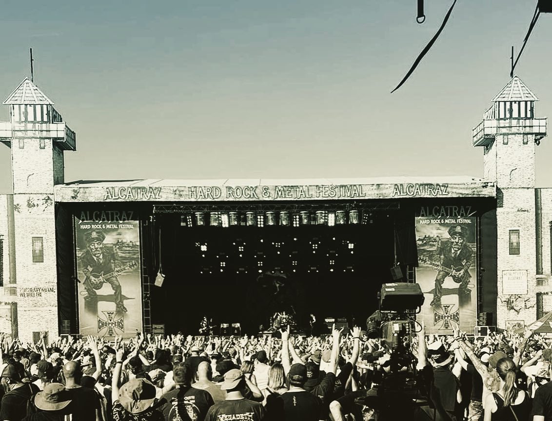 arobert's tweet photo. Alcatraz Festival 2022 @OffiLIFEOFAGONY @AlcatrazMusic #lifeofagony #alanrobert https://t.co/g3Br6ymbtx