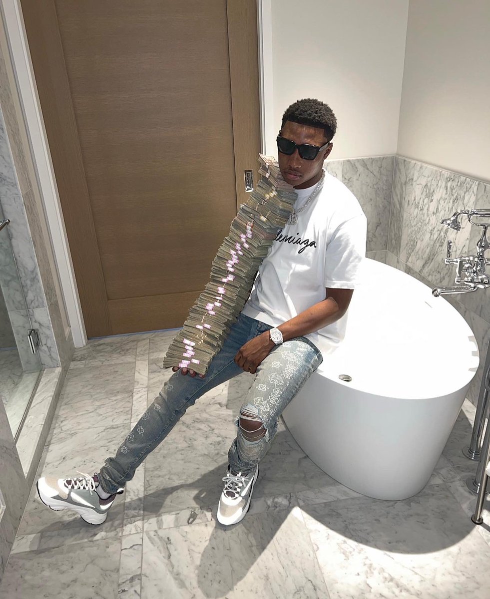 rob49up's tweet photo. YOUNG N TURNT FR! F*CK HIDING IT, POP IT 4 🦅 https://t.co/wsWs8ilkM5
