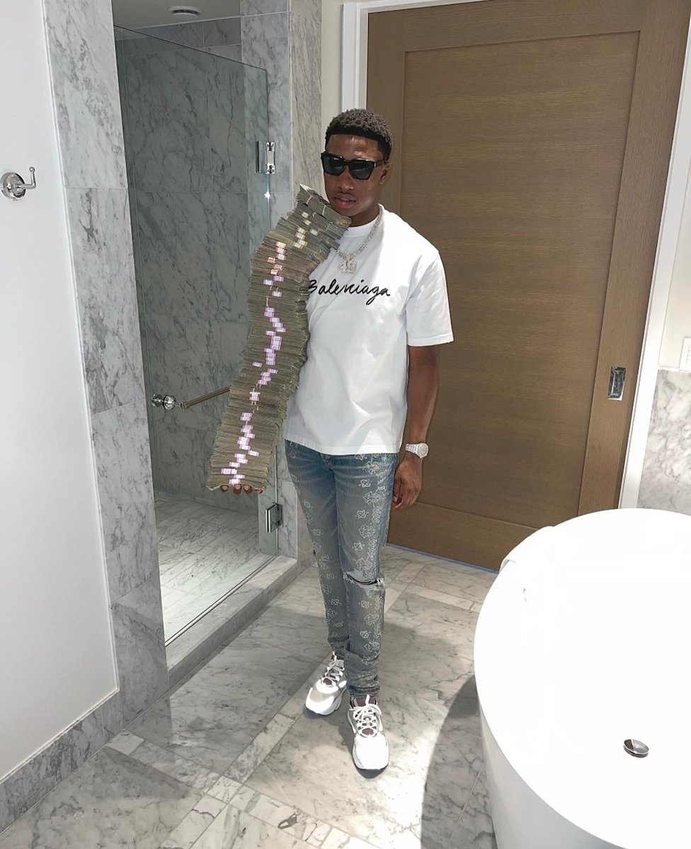 rob49up's tweet photo. YOUNG N TURNT FR! F*CK HIDING IT, POP IT 4 🦅 https://t.co/wsWs8ilkM5
