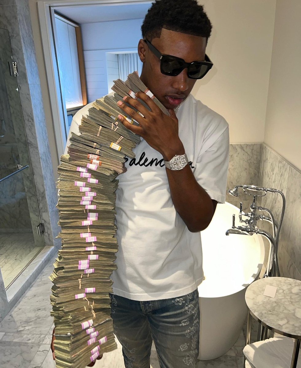rob49up's tweet photo. YOUNG N TURNT FR! F*CK HIDING IT, POP IT 4 🦅 https://t.co/wsWs8ilkM5