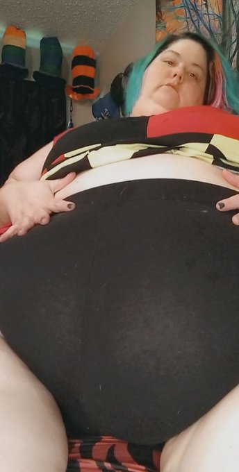 Should I let my MASSIVE BELLY out to play? https://t.co/lRwg4ALXPn