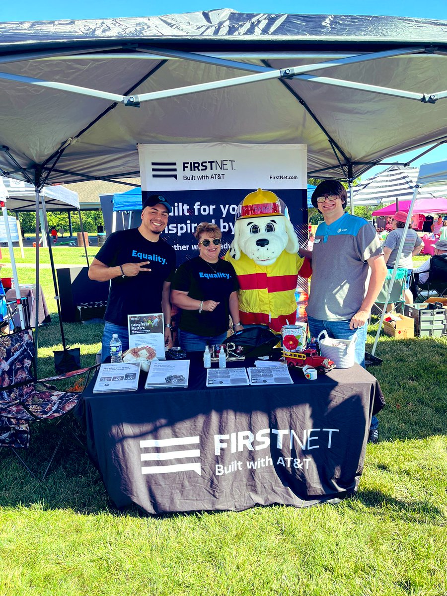 Sparky ⚡️ the fire dog had some questions about his FirstNet &amp; Family account. You can’t tell but his tail is wagging 🐕 Getting outside the 4 walls is how we win 🥇 <a href="/TamiTiller1/">Tami Tiller</a> secured 2 more FirstNet events from this one 🌱 #pARtner #PRIME <a href="/OHPAunstOHPAble/">#unstOHPAble</a>