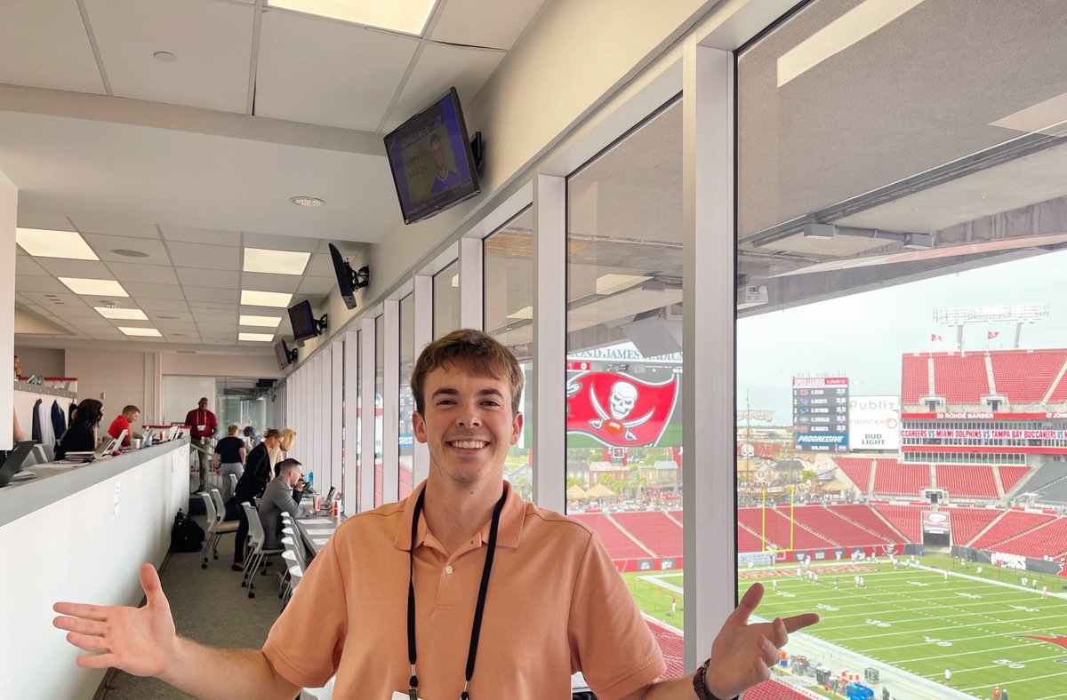 My office for the day!  #GoBucs

📌 FOLLOW: @953WDAE