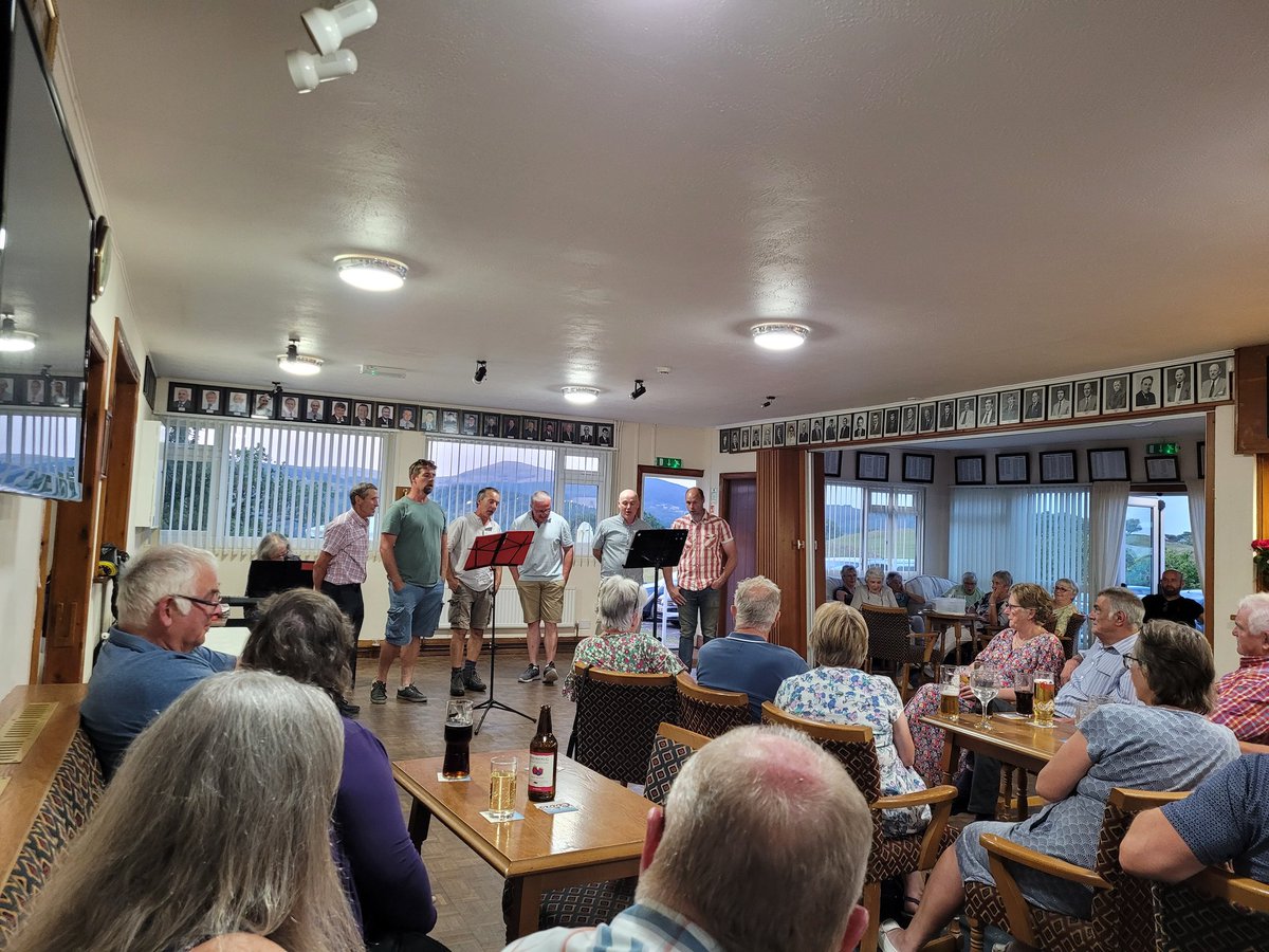 BalaGolff's tweet photo. Noson arbennig i gasglu arian at Gyfeillion @EdMaelor. Diolch i 3 Gog am yr adloniant https://t.co/Ec5GTaohXL