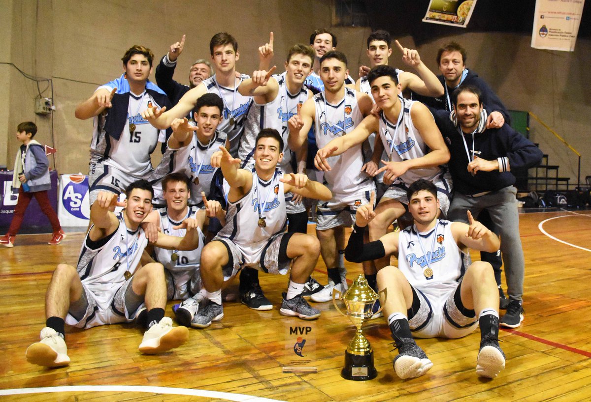 FRadulovich's tweet photo. Hace cuatro años se jugó la final del Argentino U19 en Embalse. Una de las mejores que hubo. Uno de los jugadores con mayor nivel.
Buenos Aires venció a Córdoba por 89-83 con 24pts de Benja Levato, 21 de Víctor Fernández, 18+23reb de Valentín Bettiga. Dirigidos por Ariel Amarillo https://t.co/lgSV1RWjLn