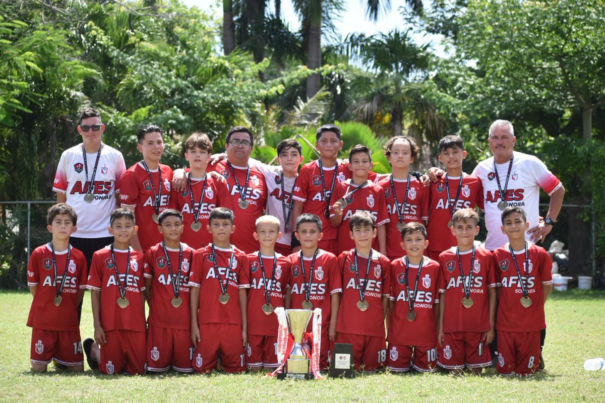 IDH_HMO's tweet photo. ¡Hermosillo cuna de campeones! 🏆

La Seleccion municipal  2010 de fútbol soccer fueron los ganadores del Campeonato Nacional categoría 2010 y menores, celebrado en Cancún, dejando en el camino a Nayarit, Tamaulipas, Quintana Roo, Jalisco y BC Norte. 😃

¡Felicidades equipo! 🥇🙌 https://t.co/iTk1wDsBmg