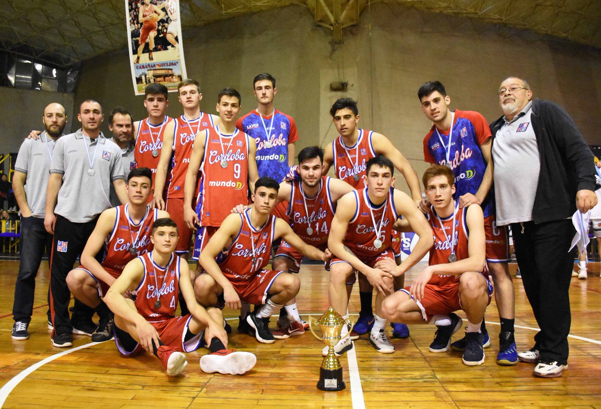 FRadulovich's tweet photo. Hace cuatro años se jugó la final del Argentino U19 en Embalse. Una de las mejores que hubo. Uno de los jugadores con mayor nivel.
Buenos Aires venció a Córdoba por 89-83 con 24pts de Benja Levato, 21 de Víctor Fernández, 18+23reb de Valentín Bettiga. Dirigidos por Ariel Amarillo https://t.co/lgSV1RWjLn