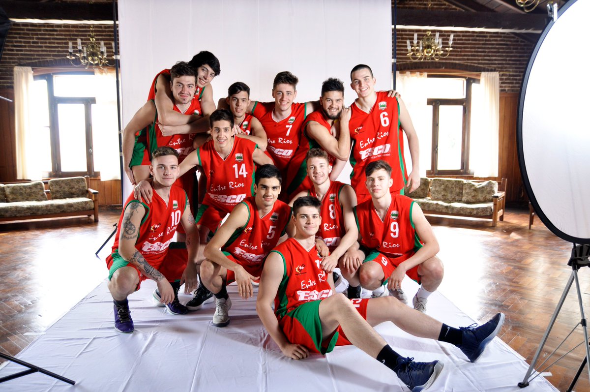FRadulovich's tweet photo. Gran nivel de torneo, con jugadores de mucha jerarquía: Fausto Ruesga, Juan Cruz Marini, Mati Alluchon, Santi López, Nacho Cuassolo, Mateo Díaz, Agustín Facello, Pipi Barreiro, Tomi Pereyra, Nahuel Buchaillot, Manuel Alonso, Julián Eydallín. Torneo top. https://t.co/NzYSxzFktk