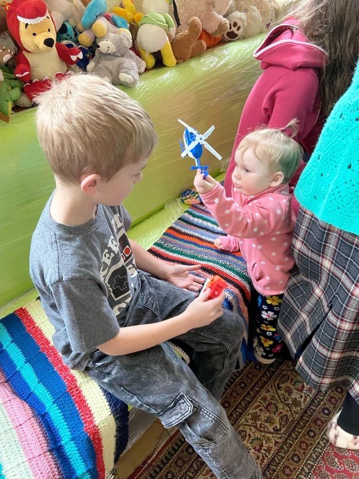 BackroadsFound's tweet image. Solomon Smith brought his son on a trip through Ukraine to visit some of the Orphan children. Support is usually only giving supplies that he felt it could be a great sense of connection and trust with some of these kids to bring his son to play with the other kids. #Ukraine️