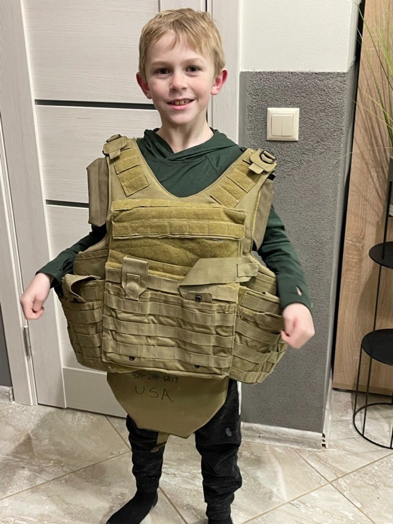 BackroadsFound's tweet image. Solomon Smith brought his son on a trip through Ukraine to visit some of the Orphan children. Support is usually only giving supplies that he felt it could be a great sense of connection and trust with some of these kids to bring his son to play with the other kids. #Ukraine️